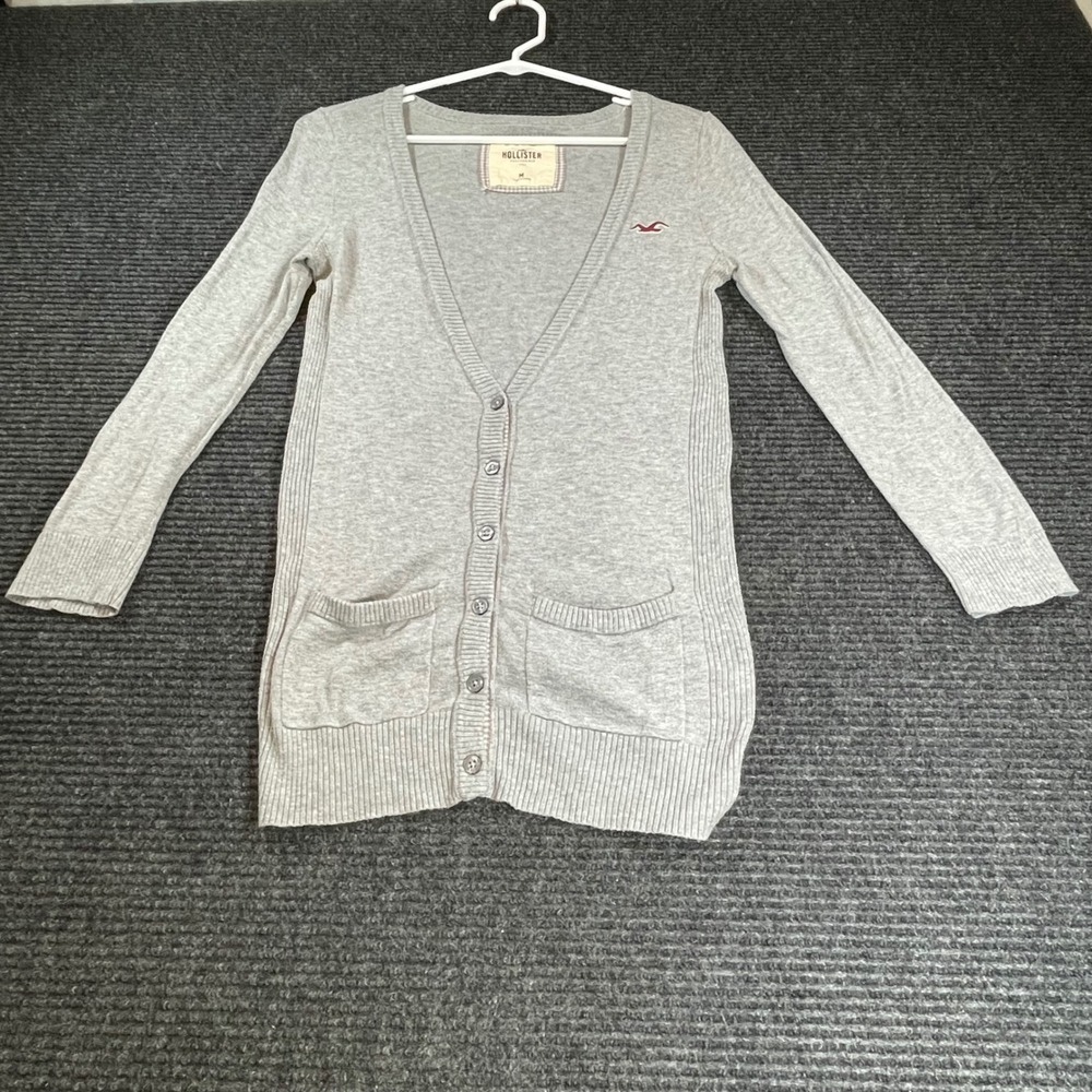Hollister Mens Gray Cotton V-Neck Button Front Cardigan Sweater Size Medium Logo